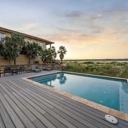 Waterfront Beach Oasis Private Pool Deck & Bbq